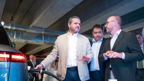 El consejero Rodrigo ha inaugurado esta zona de estacionamiento en Nuevos Ministerios - Foto Comunidad de Madrid