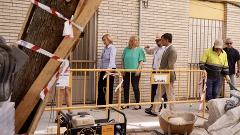 La vicealcaldesa de Madrid y alcaldesa en funciones, Inma Sanz, durante su visita a los trabajos de remodelación en El Pardo