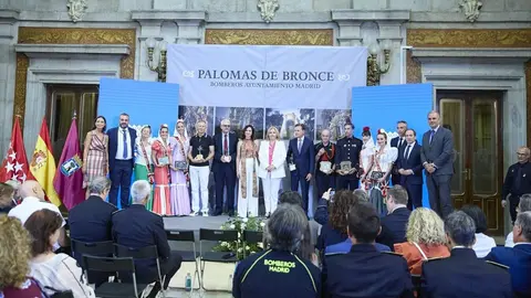 Palomas de bronce bomberos de Madrid - Comunidad de Madrid