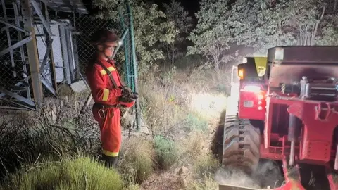 Militares de la UME luchando contra los incendios - Foto de la UME
