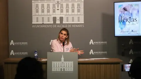 Judith Piquet durante la rueda de prensa de la valoración de las Fiestas de Alcalá de Henares 2025 - Ayuntamiento de Alcalá de Henares