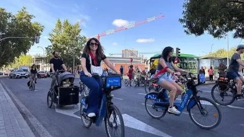 Enma López en La bicifestación celebrada en Arganzuela - PSOE Madrid