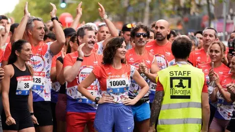 Ayuso en la salida de la XV carrera popular ‘Madrid corre por Madrid’