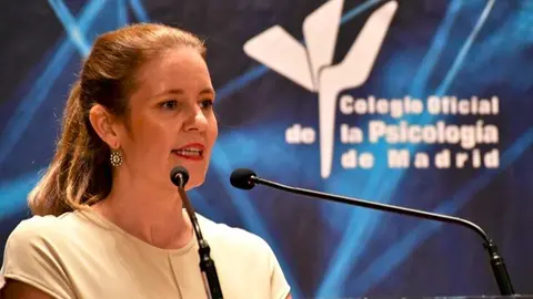 La consejera Dávila en un acto de un colegio de Psicología - Foto Comunidad de Madrid