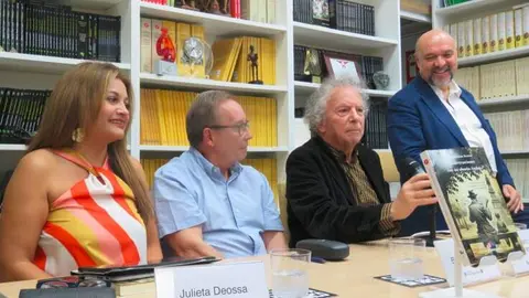 Julieta Deossa; Jesús Benítez Benítez; Francisco 
Gutiérrez Carbajo y Basilio Rodríguez Cañada - Foto José Belló