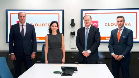 La presidenta regional, junto al CEO de la multinacional  americana, el vicepresidente regional para Iberia y el consejero de Digitalización - Foto Comunidad de Madrid