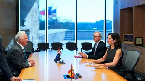 Isabel Díaz Ayuso, en el encuentro institucional con el alcalde de Austin, Kirk Watson  - Foto Comunidad de Madrid