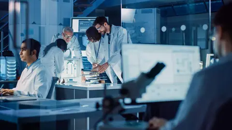 La Comunidad de Madrid explora las bacterias de un huerto y enseña a proteger mensajes de intrusos en la Semana de la Ciencia y la Innovación
