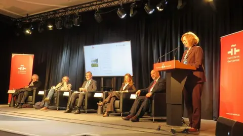 Francisco Gutiérrez Carbajo; Jon Juaristi; Rafael 
Rodríguez-Ponga; Ana Isabel Ballesteros; Basilio 
Rodríguez Cañada y Carmen Noguero Galilea - Foto José Belló Aliaga