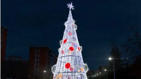 Nuevo abeto luminoso instalado en la avenida del Padre Piquer - Ayuntamiento de Madrid