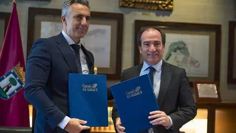 Novillo y Carabante durante firma protocolo depuradoras - Foto Ayuntamiento de Madrid