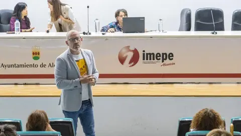 05-11-25 Participación IMEPE Feria empleo X-Madrid 1