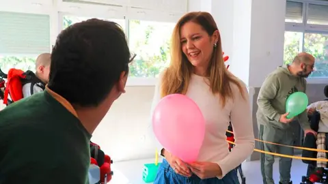 La consejera Dávila, durante su visita a las nuevas instalaciones de la Asociación ATENPACE - Foto Comunidad de Madrid