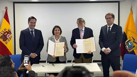 Firma de Convenio Embajada del Ecuador y Formato Educativo (5)