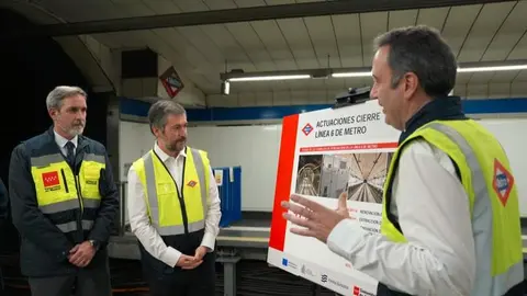 El consejero García Martín, durante su visita a las actuaciones del proyecto de automatización de la Circular - Foto Comunidad de Madrid
