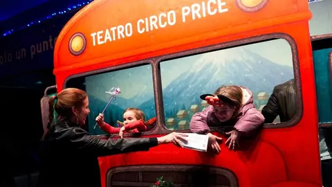 La consejera D&aacute;vila ha acompa&ntilde;ado a ni&ntilde;os y educadores en el 
espect&aacute;culo infantil Sue&ntilde;a Despierto, en el Teatro Circo Price - Foto Comunidad de Madrid
