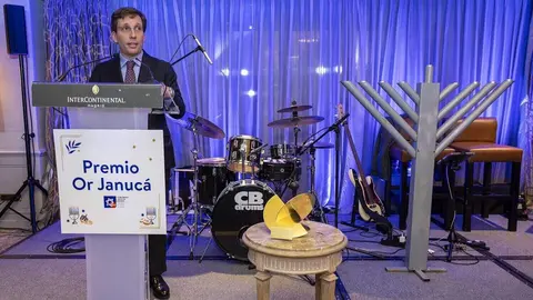 Almeida recibe el Premio Or Januc&aacute; 2025 de la Comunidad Jud&iacute;a de Madrid