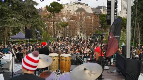 Junior Big Band llena de ritmo navide&ntilde;o los jardines de Sabatini