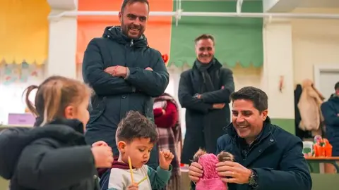 El consejero de Educaci&oacute;n, Ciencia y Universidades, en el CEIP Le&oacute;n Felipe de Arganda del Rey - Foto Comunidad de Madrid