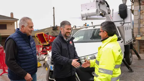 Miguel &Aacute;ngel Garc&iacute;a Mart&iacute;n, ha visitado Braojos de la Sierra para conocer de primera mano las nuevas unidades asignadas al municipio, dentro de esta estrategia de modernizaci&oacute;n del parque m&oacute;vil local.