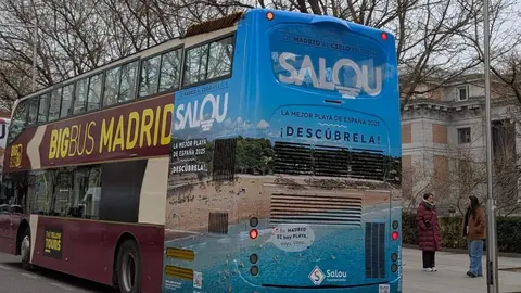 El autob&uacute;s con la campa&ntilde;a publicitaria | Foto de Ayuntamiento de Salou