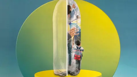 Cartel iniciativa de reciclaje "Ahora reciclar tambi&eacute; es ayudar" - Foto del Ayuntamiento de Legan&eacute;s