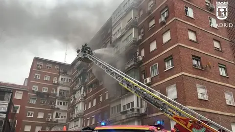 Incendio en avenida del Manzanares - Foto Emergencias Madrid