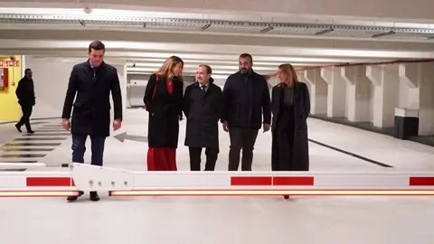 Momento de la visita al hub de movilidad sostenible de plaza de Santa Ana