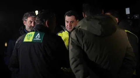Juanma Moreno visita la 'zona cero' del accidente de Adamuz - Foto Junta de Andaluc&iacute;a