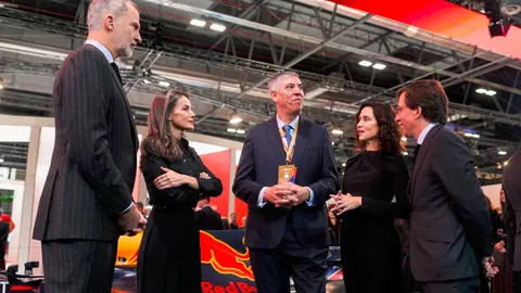 Diaz Ayuso, junto a los Reyes y Almeida en la inauguraci&oacute;n de FITUR 2026 - Foto Comunidad de Madrid