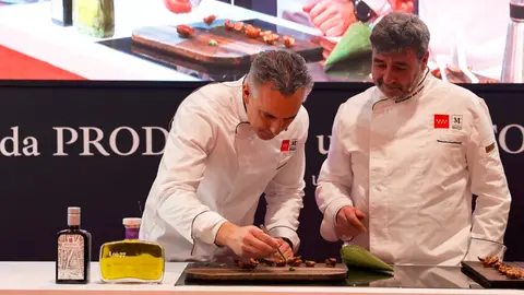 El consejero Novillo, junto al chef Fernando del Cerro - Foto Comunidad de Madrid