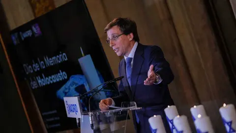 Almedia durante el acto por el D&iacute;a Internacional en Memoria de las V&iacute;ctimas del Holocausto