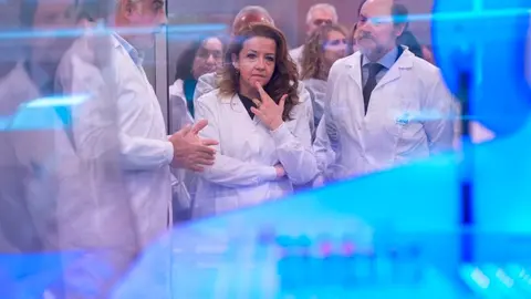 La consejera Matute, en el Laboratorio de Aguas Depuradas del Canal de Isabel II de Majadahonda - Foto Comunidad de Madrid