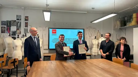 El consejero de Educaci&oacute;n, Ciencia y Universidades ha firmado hoy  un convenio con el Consistorio madrile&ntilde;o - Foto Comunidad de Madrid