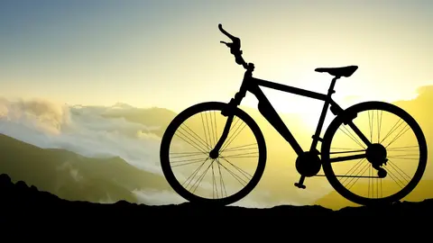 Bicicleta en monta&ntilde;a - Foto de Biletskiy Evgeniy de Getty Images