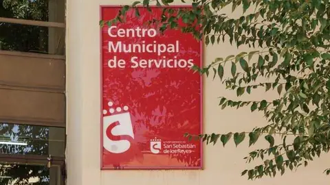 Fachada del Centro Municipal de Servicios - Foto del Ayuntamiento de San Sebasti&aacute;n de los Reyes