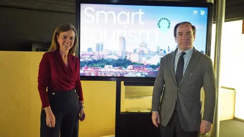 Carabante y Ma&iacute;llo durante la presentaci&oacute;n de la nueva herramiento Smart Tourism de EMT Madrid