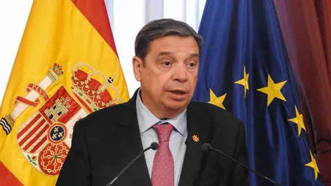 Luis Planas en Bruselas durante una reuni&oacute;n en diciembre - Foto del Ministerio de Agricultura, Pesca y Alimentaci&oacute;n