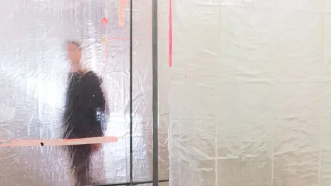 Exposiciones CA2M_Im&aacute;genes de Ester Parteg&aacute;s_Obras sueltas Detalle ThePasserby 2015 - Comunidad de Madrid