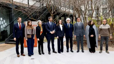 Integrantes de la 'Alianza por la Lana' con la reina - Foto de Amazon