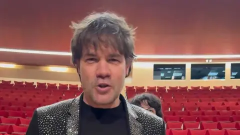 Juan D&aacute;vila en el v&iacute;deo que anuncia su gira americana