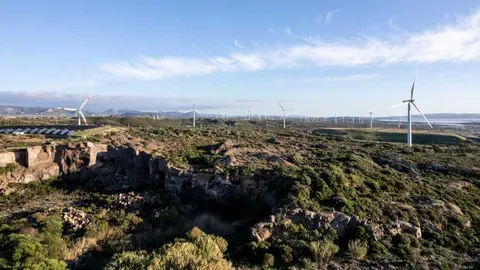 Italia: vista panor&aacute;mica del parque e&oacute;lico de Portoscuso - Foto de Enel