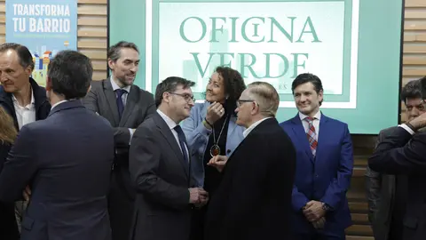 Gonz&aacute;lez (izquierda) en el balance de los cuatro a&ntilde;os de funcionamiento de la Oficina Verde | Foto de Ayuntamiento de Madrid