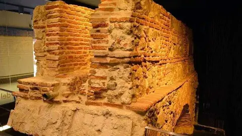 Restos de la Fuente de Ca&ntilde;os del Peral - Foto Ayuntamiento de Madrid