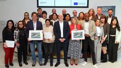 Acto de entrega de diplomas curso pe&oacute;n triaje Prezero - Foto del Ayuntamiento de Fuenlabrada