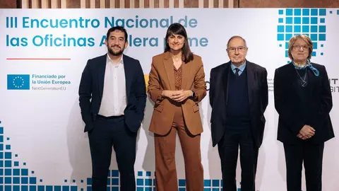 Jes&uacute;s Herrero, dir. gnral. Red.es; Mar&iacute;a Gonz&aacute;lez Veracruz, sec. Estado Digitalizaci&oacute;n e IA; Jos&eacute; Luis Bonet, pte. CCE; e Inmaculada Riera, dir. gnral. CCE - Foto de la C&aacute;mara de Comercio de Espa&ntilde;a