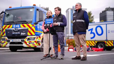 Almeida presenta la nueva flota de la empresa municipal Madrid Calle 30