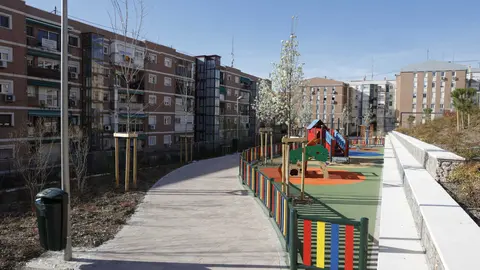 Im&aacute;genes de diferentes espacios renaturalizados entre las calles de Miguel de Unamuno, San Clodoaldo y Jos&eacute; Barbastre, en el distrito de Ciudad Lineal - Foto del Ayuntamiento de Madrid