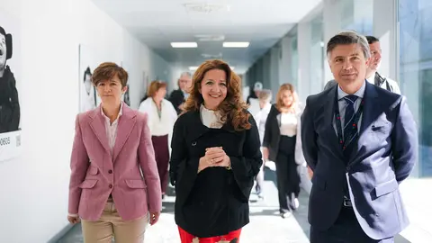 La consejera Matute, en la Unidad de Di&aacute;lisis del Hospital p&uacute;blico Infanta Sof&iacute;a - Foto Comunidad de Madrid