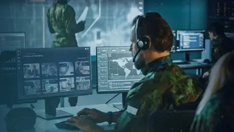 Militares control - Foto de la CEOE